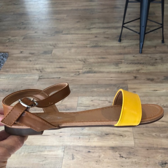 Yellow Color Block Flat Sandal - Picture 1 of 3
